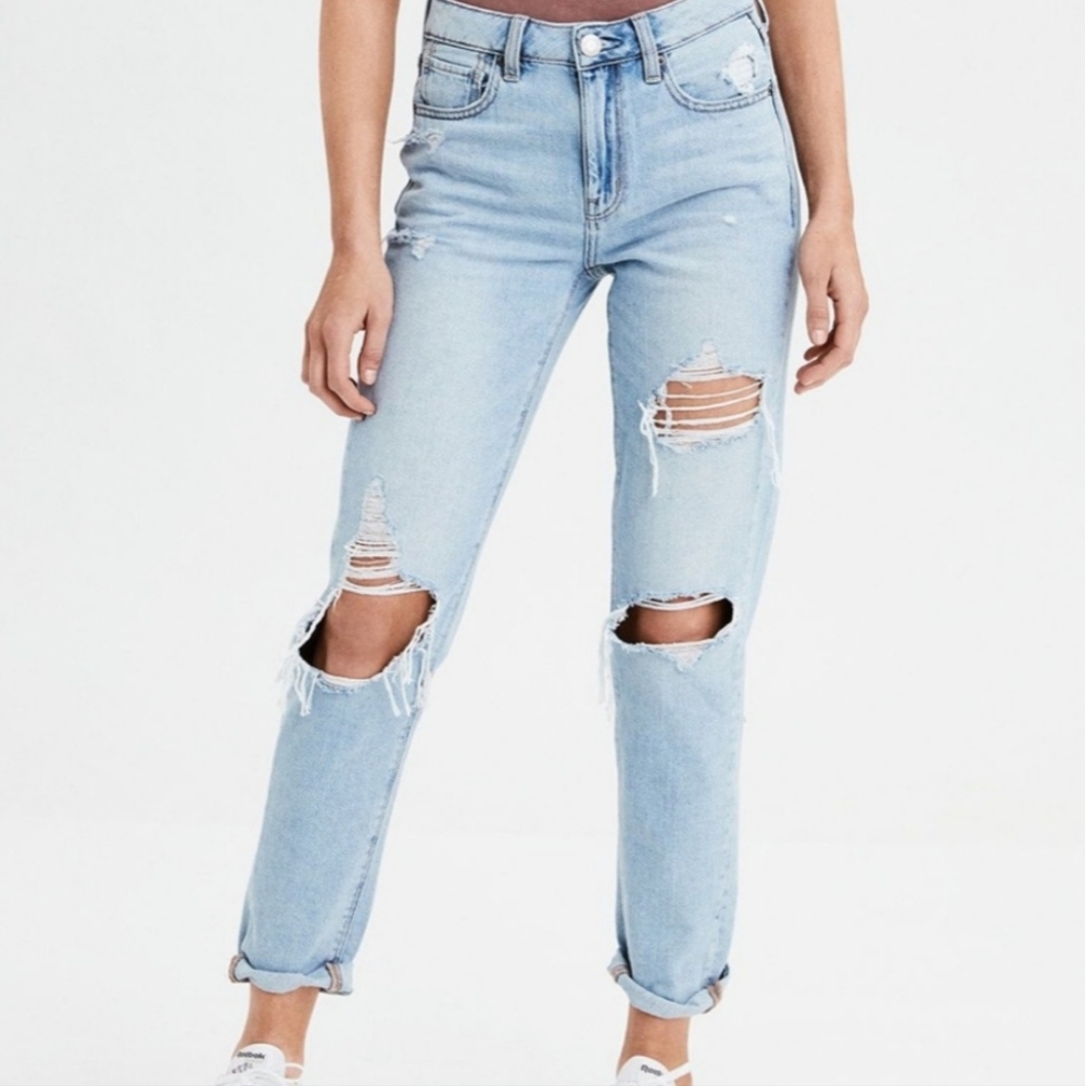 AE Hi-Rise Ripped Tomgirl Jean